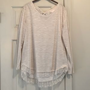 LC Lauren Conrad Long Sleeve Cream and Gold Blouse Shirt with Cute Bow